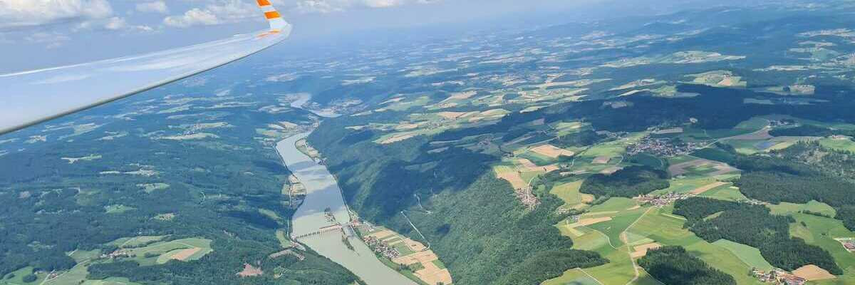 Flugwegposition um 09:46:11: Aufgenommen in der Nähe von Gemeinde Neustift im Mühlkreis, Österreich in 1641 Meter